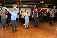 Beim ersten Honmburger SeniorenFitnessTag war prächtige Stimmung und viel Aktion. Foto: Spektrum