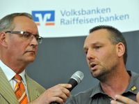 Sterne des Sports Botschafter Christian Schwarzer im Gespräch mit Moderator Thomas Wollscheidt. Foto: b&b.